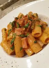 Ricetta Pasta fumè con ventresca di tonno fresco, pomodorini, origano e pecorino