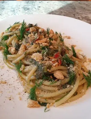 Ricetta Bucatini aglio, olio e peperoncino con acciughe, finocchietto selvatico e taralli di robertobabbilonia