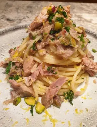 Ricetta Spaghetti al tonno, limone e pistacchio di robertobabbilonia