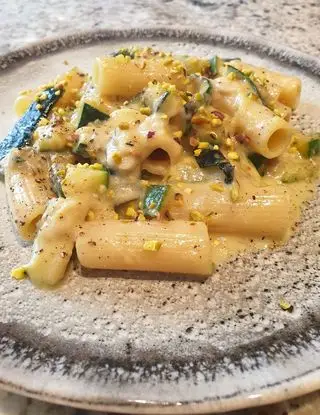 Ricetta Rigatoni zucchine, gorgonzola e granella di pistacchio di robertobabbilonia