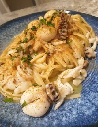 Ricetta Linguine aglio, olio e peperoncino con seppioline e bottarga di muggine di robertobabbilonia