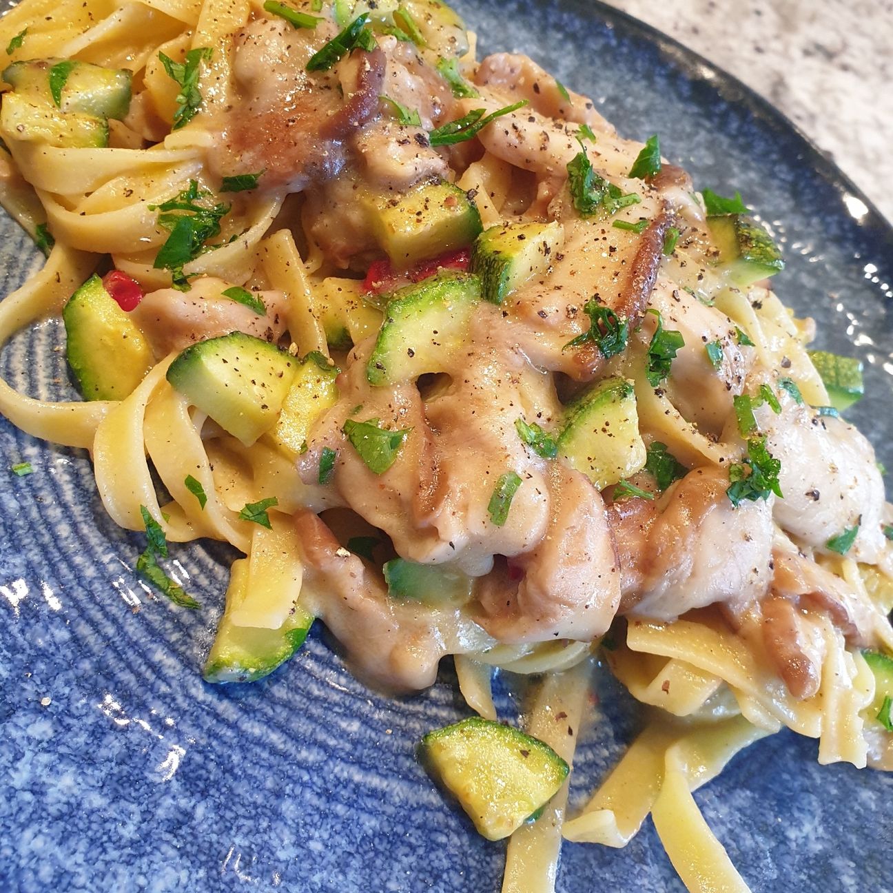 Tagliatelle home made ai funghi porcini e zucchine romanesche