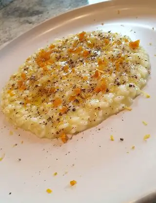 Ricetta Risotto acquerello in crema di porro con bottarga di muggine, blend di pepi tostati e scorzetta di limone di robertobabbilonia