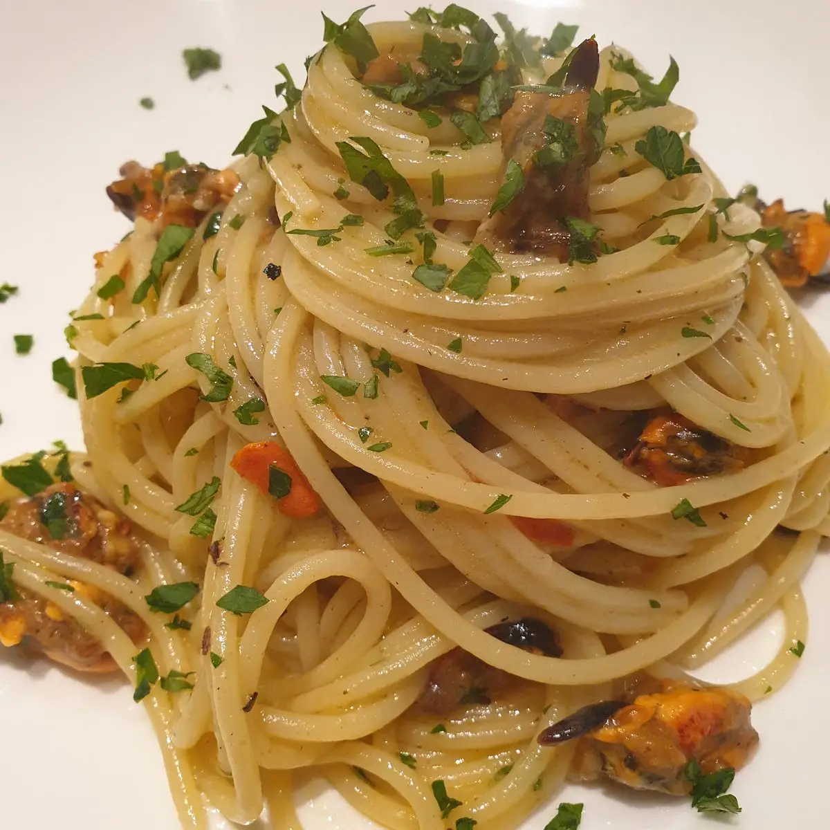 Ricetta Spaghetti risottati con cozze aperte a crudo di Robertobabbilonia