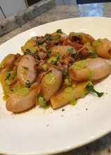 Ricetta Paccheri con calamaretti, crema di ortica allo scalogno e pepe bianco