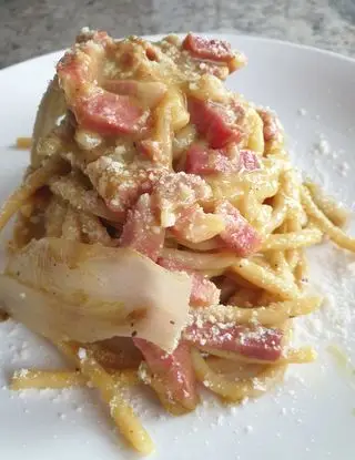 Ricetta Tonnarelli in crema di indivia belga brasata con speck croccante, curcuma e parmigiano di robertobabbilonia