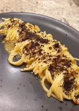 Ricetta Spaghetti in crema di patate con olio novello, pepe di Sichuan, paprika affumicata e polvere di olive