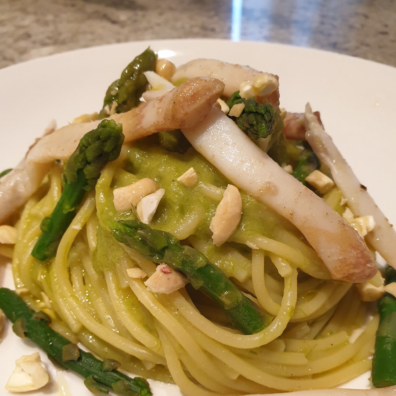 SPAGHETTI INTEGRALI CON CREMA DI FAVE E ANACARDI - Sgambaro