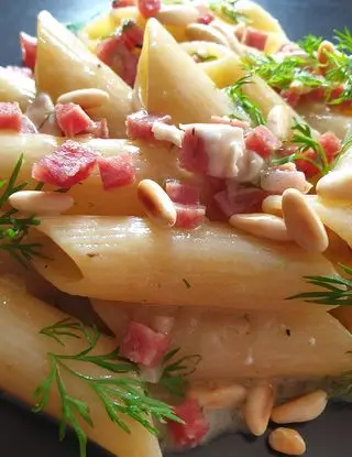 Ricetta Penne con corallina, finocchietto selvatico, pinoli tostati e formaggio brie di robertobabbilonia