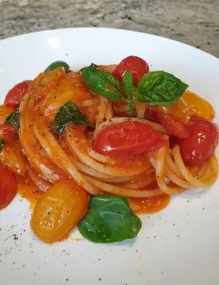 Ricetta Spaghettoni Garofalo XXL ai tre pomodori e basilico fresco di robertobabbilonia