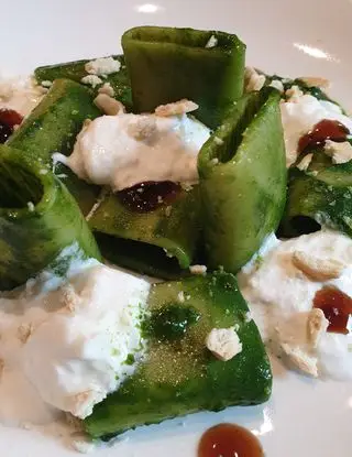 Ricetta Paccheri in crema di cime di rapa e acciughe con stracciatella di burrata, salsa alle ostriche e taralli sbriciolati di robertobabbilonia