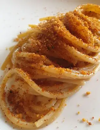 Ricetta Spaghettoni XXL Garofalo con burro, acciughe e pangrattato aromatizzato di robertobabbilonia