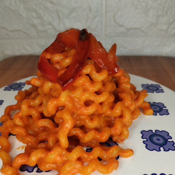 Pasta con sugo di peperoni