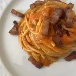 Ricetta Spaghettoni con crema di peperoni e pancetta