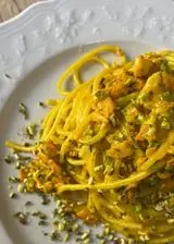 Ricetta Spaghetti con salmone, pistacchi e zafferano