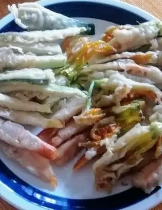 Ricetta Fiori di zucchina e zucchine a fiammifero fritti in pastella di monello