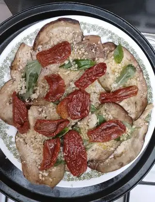 Ricetta Carpaccio di melanzane con pomodorini secchi e granella di mandorle di monello