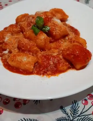 Ricetta Gnocchi di semola fatti in casa con pomodoro e basilico di monello