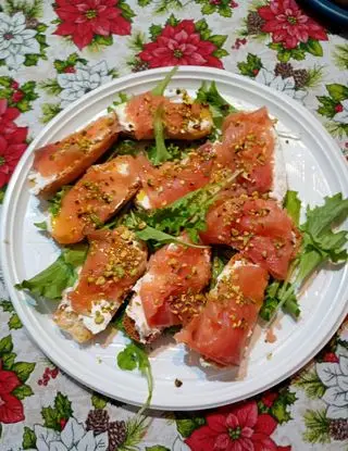 Ricetta Antipasto crostini Salmone Philadelphia pistacchio di monello