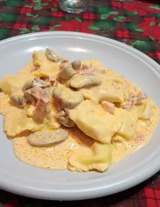 Ricetta Ravioli ripieni di prosciutto crudo con curcuma e funghi champignon di monello