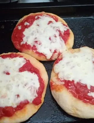 Ricetta Focaccine mozzarella pomodoro e origano di monello