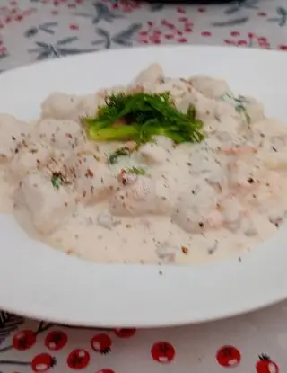 Ricetta Gnocchi di semola fatti in casa con crema al formaggio e salmone di monello