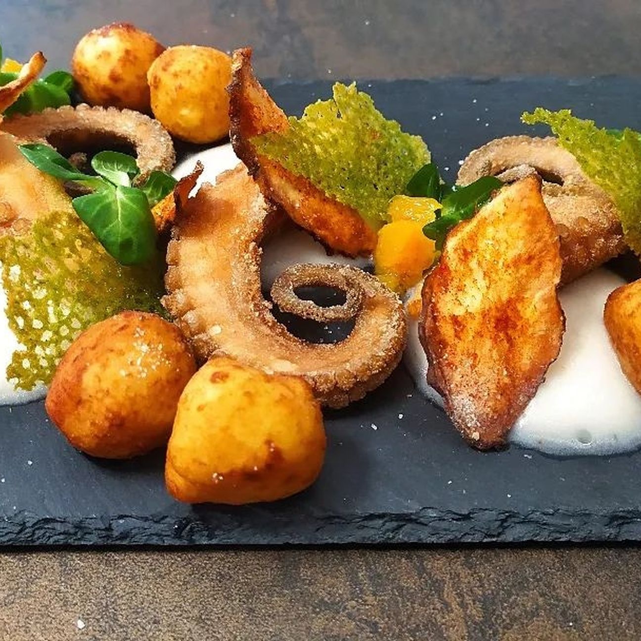 Polpo fritto, Chips di topinambur e maionese di polpo