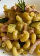 Ricetta Celentani con crema di ceci, zucchine e pancetta 