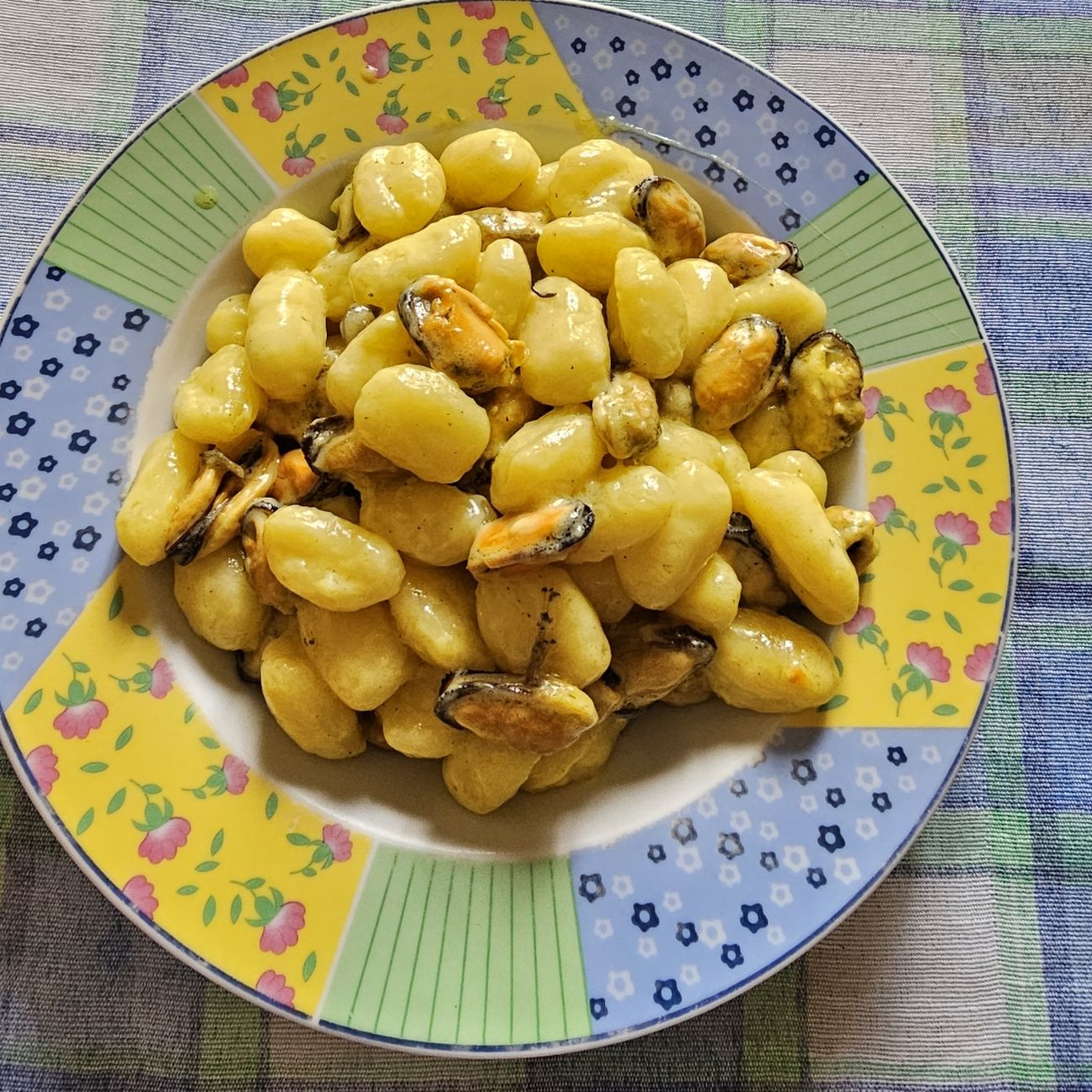 Gnocchi zafferano e cozze cremosi