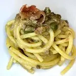 Ricetta Spaghettoni acciughe, olive e capperi