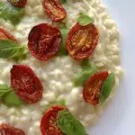 Ricetta Risotto mantecato alla mozzarella con pomodori confit e salsa al basilico