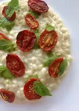 Ricetta Risotto mantecato alla mozzarella con pomodori confit e salsa al basilico