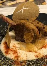 Ricetta Agnello alle erbe su vellutata di topinambur e Chips di polenta