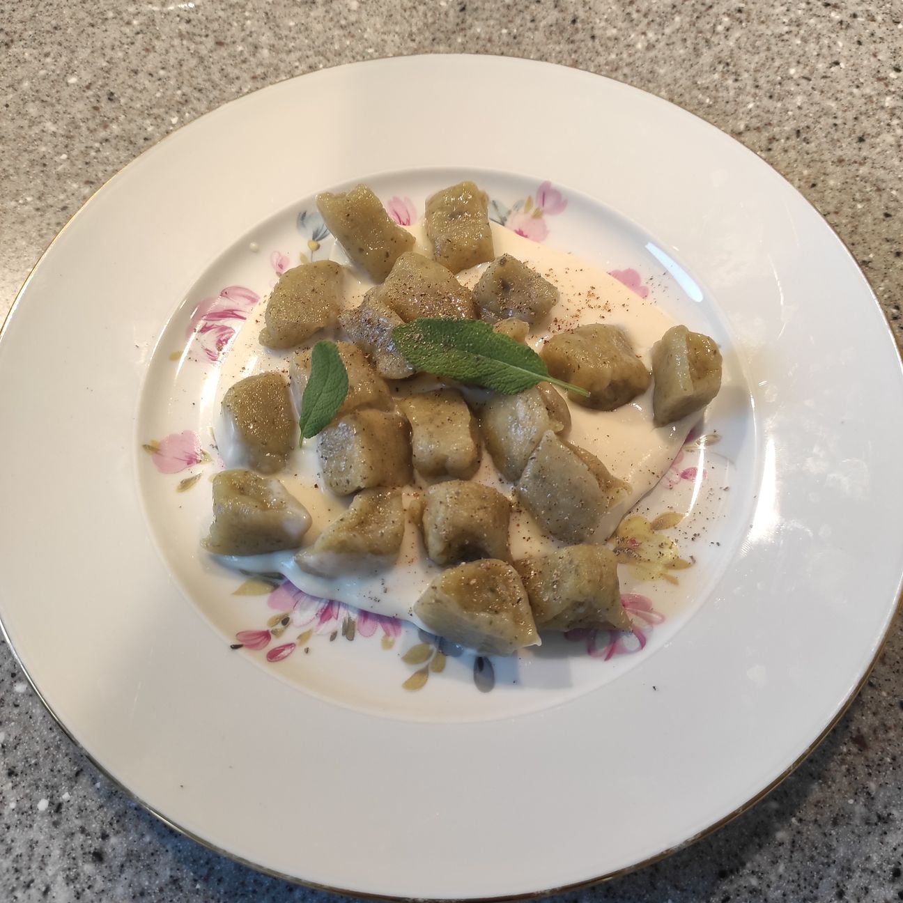 Gnocchi di zucchine con salsa al parmigiano