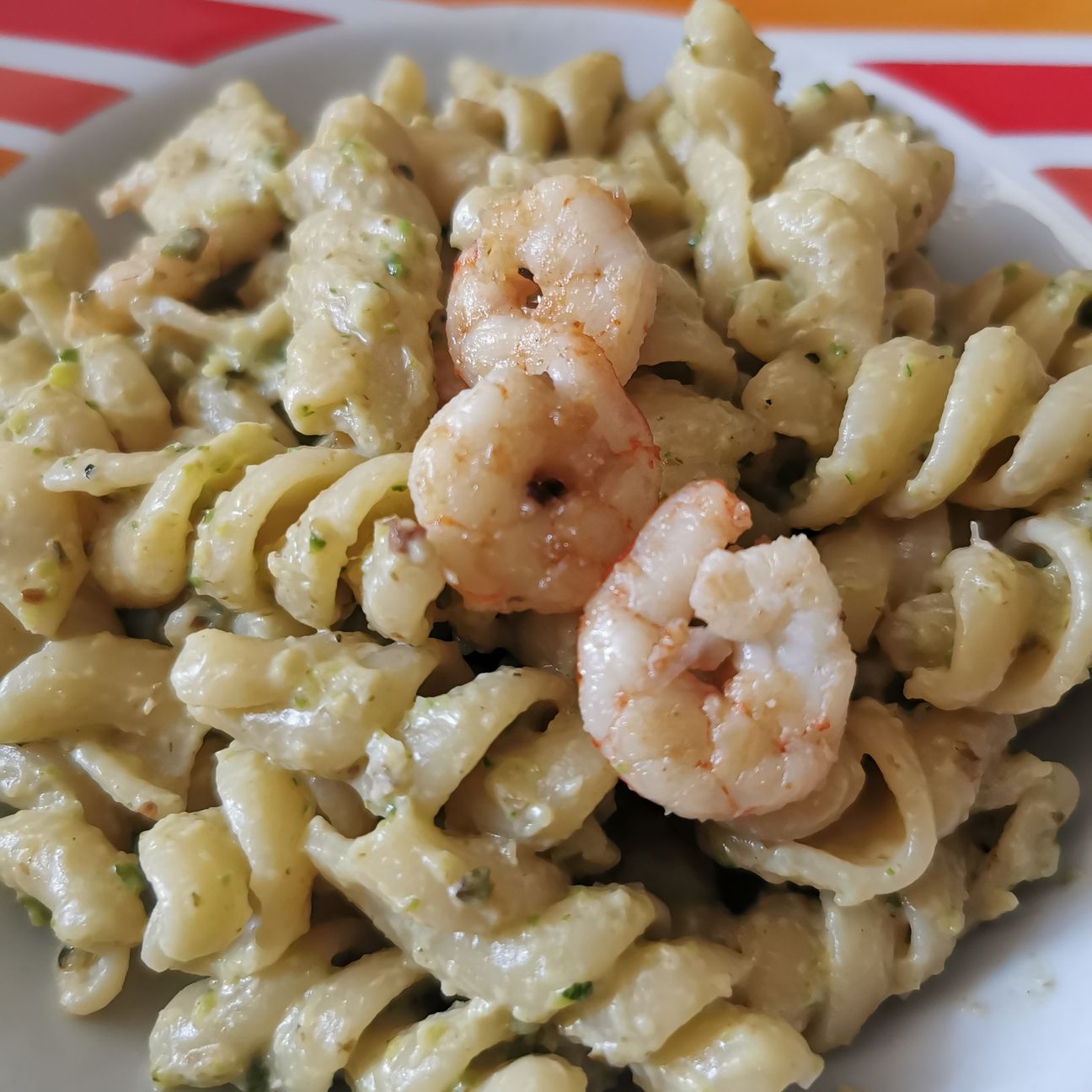 Fusilli con crema di zucchine e gamberetti