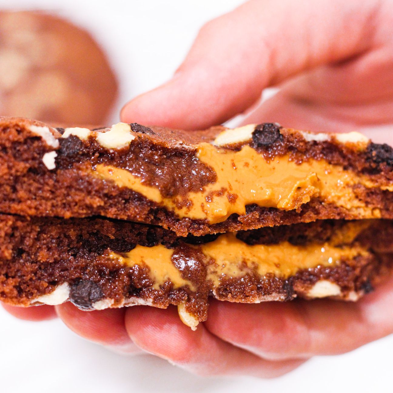 Cookies al cioccolato ripieni di burro d’arachidi