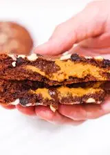 Ricetta Cookies al cioccolato ripieni di burro d’arachidi