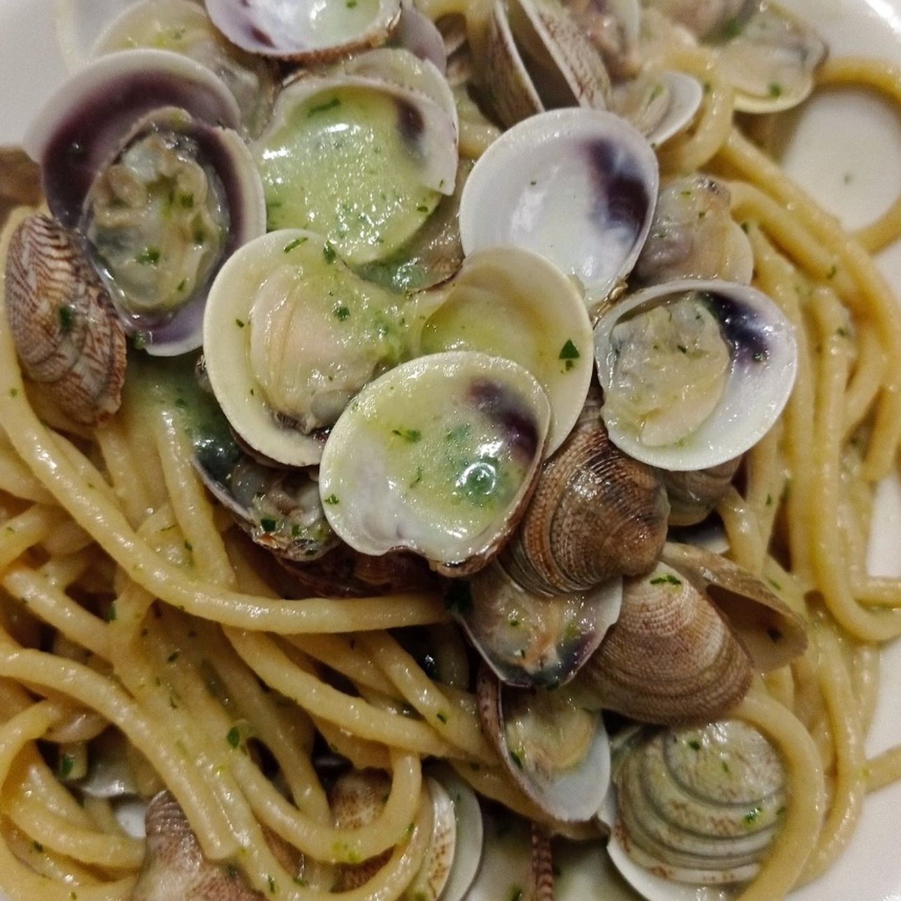 Spaghetti alle vongole con crema di zucchine