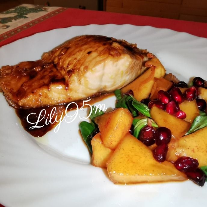 Salmone glassato e insalata autunnale