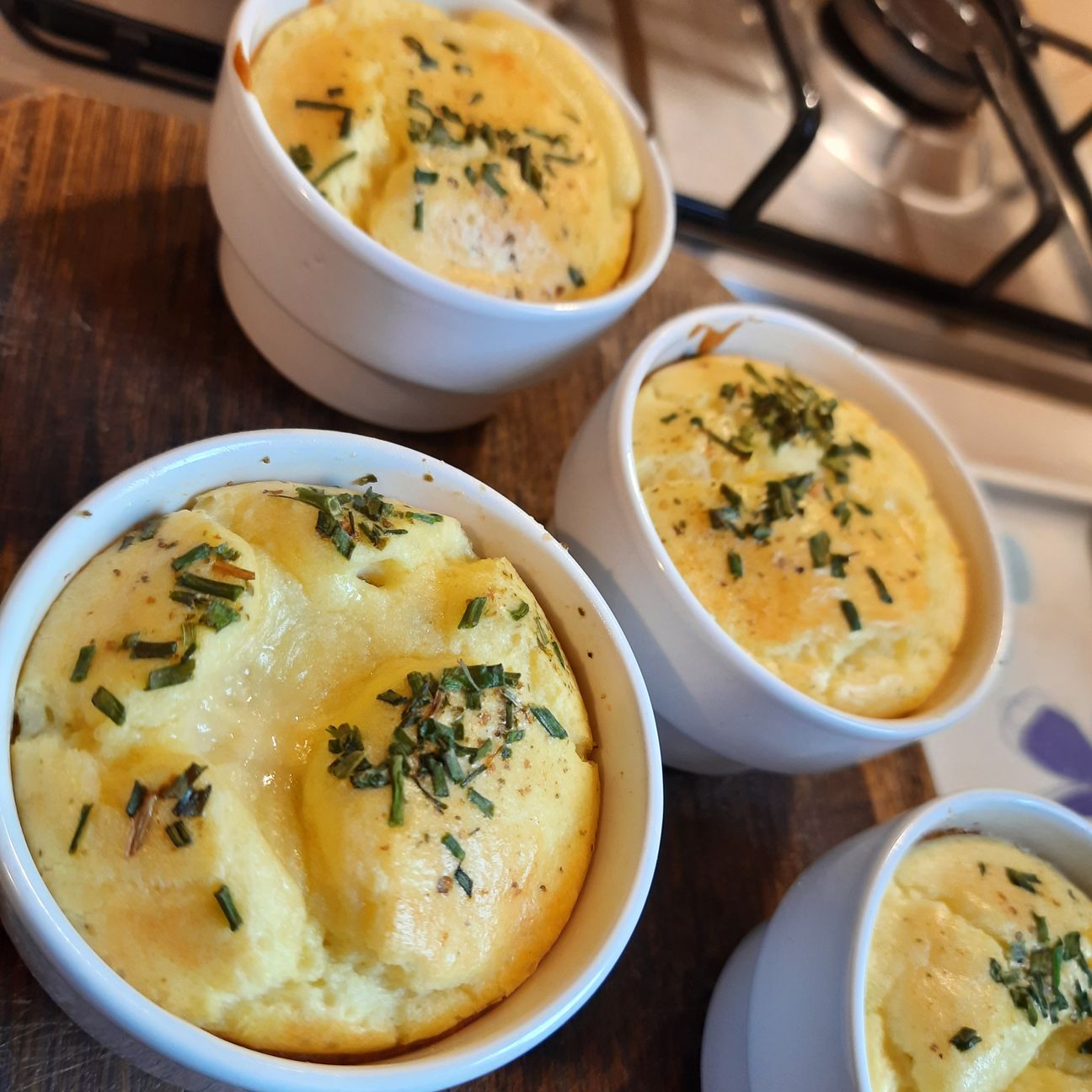 Soufflé al gorgonzola ed erba cipollina