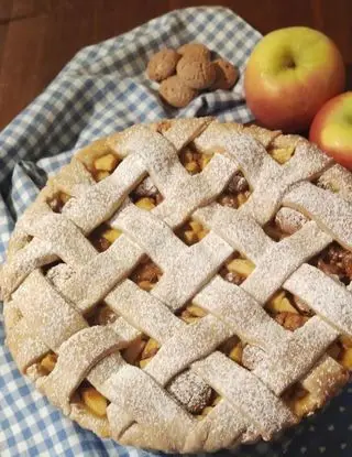 Ricetta CROSTATA FROLLA ALLO YOGURT CON MELE, CONFETTURA DI ALBICOCCHE E AMARETTI di mor.dany0606