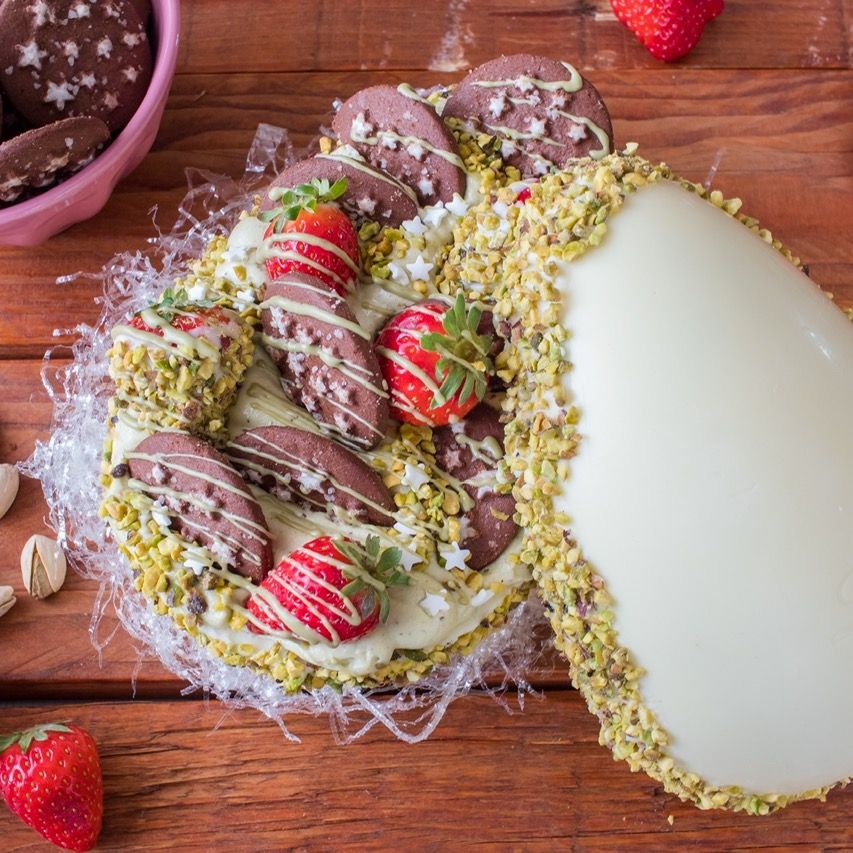 Tiramisù pistacchio e pan di stelle in uovo