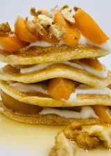 Ricetta Pancake con pesche sciroppate e noci e sciroppo d'acero