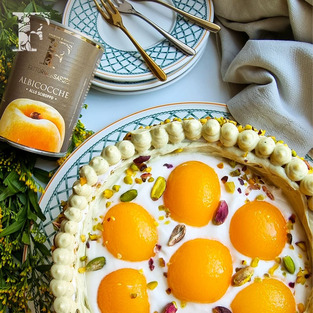 TORTA FARCITA CON ALBICOCCHE ALLO SCIROPPO E PISTACCHIO
