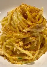 Ricetta Spaghettoni aglio olio e peperoncino con sgombro e taralli