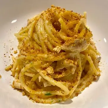 Ricetta Spaghettoni aglio olio e peperoncino con sgombro e taralli di simone