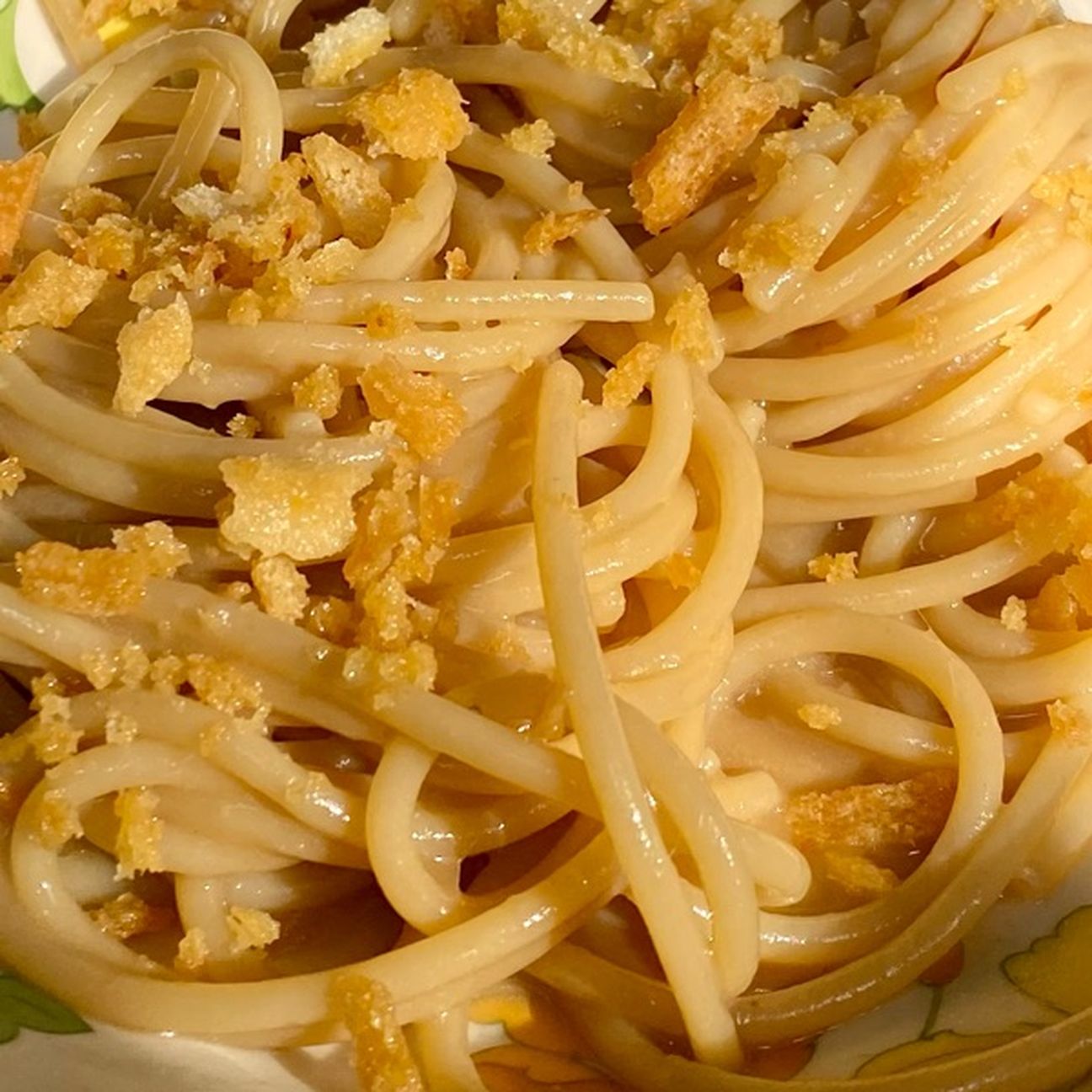 Spaghetti alici e grissini fritti