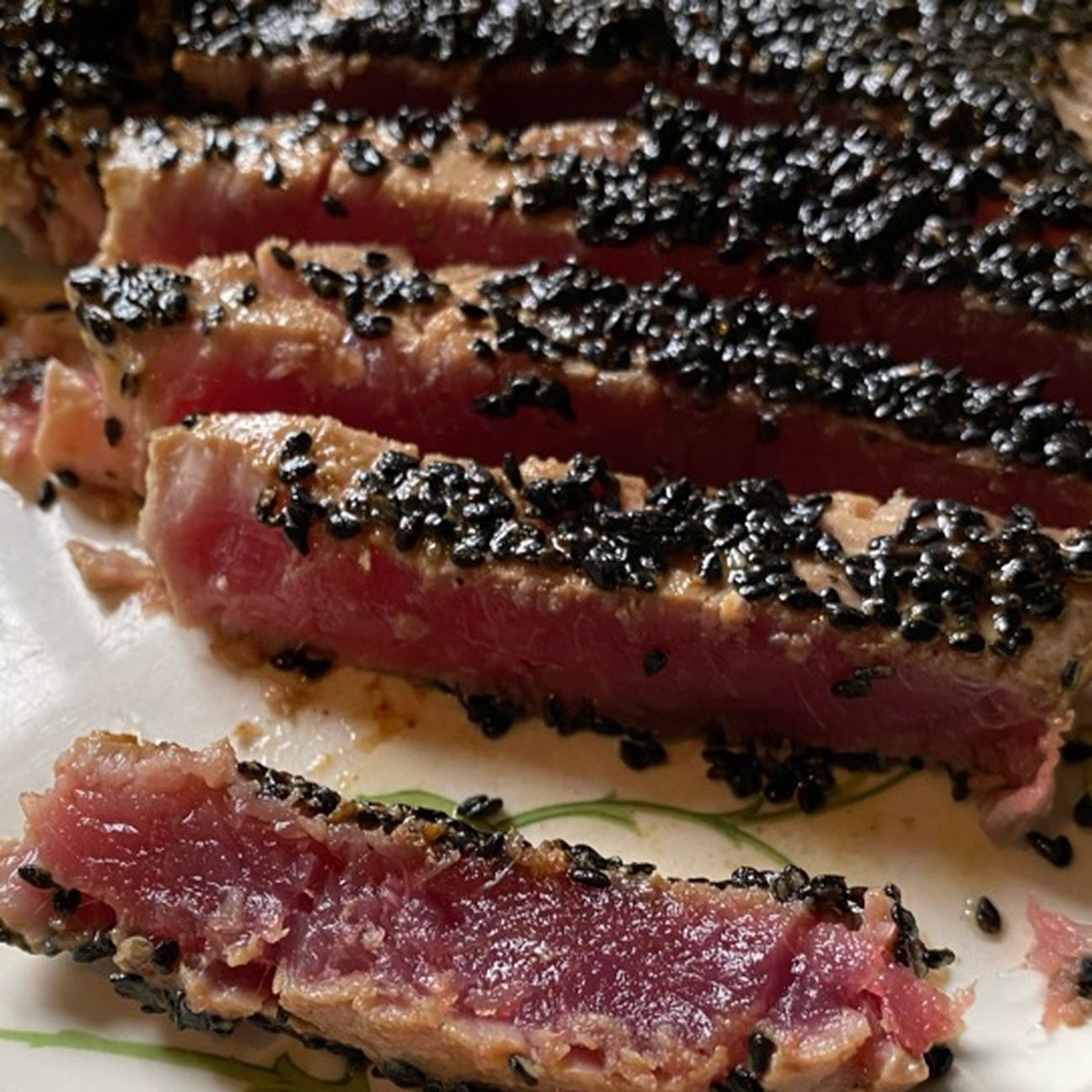 Tataki di tonno con semi di sesamo