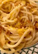 Ricetta Spaghettoni alla bottarga e limone con pane guttiao