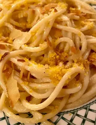 Ricetta Spaghettoni alla bottarga e limone con pane guttiao di simone